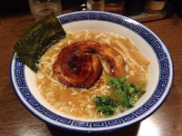 「とんこつ醤油ラーメン」@らー麺にしかわの写真