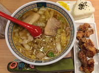「おいしいラーメン+からあげ+おにぎり」@どうとんぼり神座 天王寺MIOプラザ店の写真