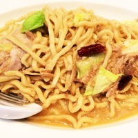 「気まぐれアラキ式パスタA800円ｷｬﾍﾞﾂとｱﾝﾁｮ・・・」@ラーメンアキラの写真