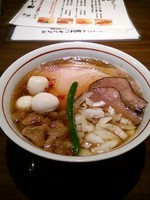 「特製牛骨ラーメン(醤油)950円 ライス100円」@麺屋じもとの写真