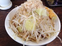 「ガッツリラーメン 中 ¥680  ニンニク 野菜 アブラ増」@伝家 志木店の写真