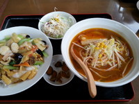 「ラーメンセット(味噌ラーメン+中華飯)700円」@中華料理 同源 上里店の写真