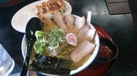 「辛味噌半チャーシュー麺」@寅真らーめんの写真