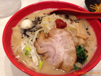 「特製国豚骨ラーメン 800円」@ゴル家 伊勢佐木モール店の写真