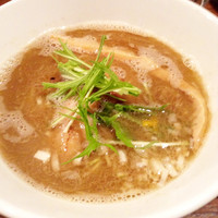 「鶏白湯煮干しらーめん」@新宿 モモンガの写真