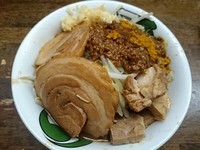 「雷そば￥680＋半豚増し￥100＋カレー￥120＝￥900」@雷 北松戸本店の写真