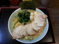 「醤油チャーシュー麺+うずら」@横浜家系ラーメン 港家の写真