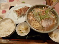 「にんにく暴れらーめん（918円）+ギョーザセット（432円）」@らーめん げんき屋 ひたちなか店の写真