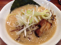 「豚骨醤油ラーメン」@竹岡屋 久米川店の写真