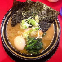 「ラーメン650円＋玉子50円」@家系ラーメン とらきち家の写真