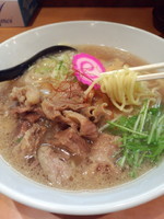 「〖春メニュー〗牛すじラーメン（塩）880円」@旭川ラーメン さいじょう 品達店の写真