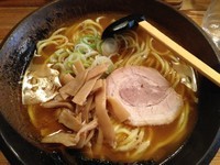 「醤油らーめん大盛」@つけ麺屋 やすべえ 練馬店の写真