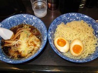 「肉ワンタンつけ麺620円＋麺中盛50円＋味玉90円」@肉厚わんたん麺と手作り焼売 ら麺亭 浅草支店の写真