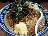 「【限定控え選手3軍】ぶっかけ味噌納豆￥880＋ビール＋ワイン」@ラーメンアキラの写真