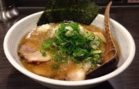 「背脂煮干し醤油らーめん(4月の限定らーめん)880円」@ど・みそ 町田店の写真