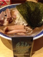 「限定　烏賊煮干蕎麦(醤油)750円　半チャーシュー１５０円」@くり山の写真