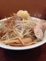 「ラーメン (野菜ちょいマシ ニンニク 魚粉) 720円」@メガガンジャの写真