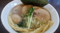 「秋刀魚煮干の中華そば特製(塩)」@つけ麺 弥七の写真