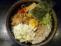 「カレーまぜそば￥750＋とろけるチーズ￥100＝￥850」@狼煙 〜NOROSHI〜の写真