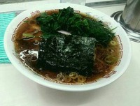 「青島ラーメン＋１００ホウレン草＝８２０円」@青島食堂 秋葉原店の写真