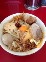 「まぜそば全マシ」@ジャンクガレッジ 東大宮店の写真