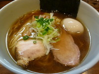 「醤油らーめん半熟味付け玉子入り」@麺処 びぎ屋の写真