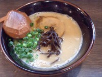 「博多ラーメン、替え玉W」@らーめん たつ屋の写真