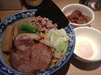 「3号ラーメン(油そば)¥780+牛すじ¥200＋ビール¥400」@ラーメン 雷鳥の写真