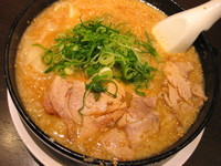 「味噌ワンタン麺（背脂多め）￥７９０（税込￥８５３）」@来来亭 小田原成田店の写真