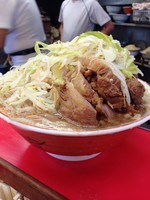 「ぶた入り大ラーメン（750円）」@ラーメン二郎 三田本店の写真