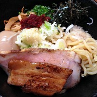 「油そば＋味玉＋チャーシュー（バラ，炭火）」@麺や 燦虎の写真