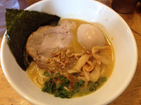 「辛味鶏白湯そば+味玉」@煮干しそば 虎愼の写真