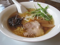 「鶏節正油ラーメン　200円（開店記念価格）」@麺屋 泰紋の写真