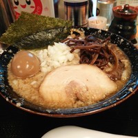 「背脂煮干らーめん＋味玉」@丸め 田無ファミリーランド店の写真