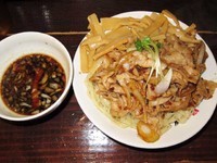 「肉盛りつけ麺並800円＋無料の肉増し・メンマ増し」@魁 肉盛りつけ麺 六代目けいすけの写真