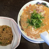 「チャーハン定食（こってりラーメン 麺固め）」@来来亭 川崎菅生店の写真