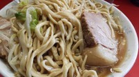 「ラーメン（カタメ、ニンニク）￥600」@ラーメン二郎 三田本店の写真