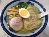 「塩ワンタンメン （ｶﾀﾒ）」@再来軒の写真