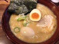 「熟成光麺（無料トッピング：味付き卵）」@光麺 新宿南口店の写真