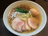 「塩らぁーめん＋名古屋コーチン味付け玉子（￥830＋￥160）」@支那そばや 本店の写真