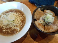 「比内鶏そば（小）600円＋チャーシュー丼350円」@自家製麺 伊藤の写真