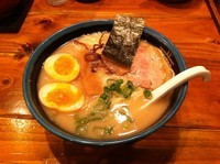 「塩とんこつラーメン」@久留米らーめん 鐵釜 横浜支店の写真