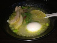 「光（ひかる）：鳥白湯」@麺画廊 英の写真