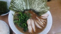 「ラーメン中盛900円、海苔増100円、肉増200円」@ラーメン虎ノ穴の写真