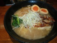 「白湯しょうゆ味玉らーめん」@麺処 鳴神の写真