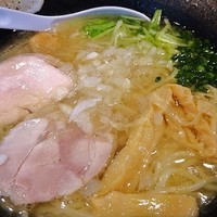 「比内地鶏の白湯らーめん（あっさり）680円」@濃厚鶏そば 麺屋武一 秋葉原店の写真