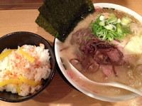 「特性豚王(太麺)+鮭めし」@すごい煮干ラーメン凪 新宿ゴールデン街店 別館の写真
