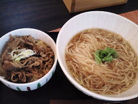 「ランチ（素ラーメン＋牛めしノーマル）750円」@麺 ten しばふの写真