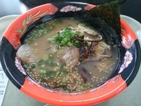 「博多とんこつラーメン　＋替え玉：㋚＋チャーシュー１枚：㋚」@那の福の写真