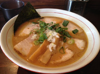 「濃厚肉煮干そば」@いりにぼの写真